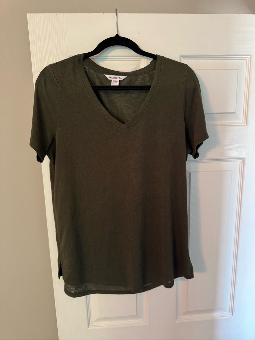 Athleta Olive V-Neck Short Sleeve Tee Large Tall